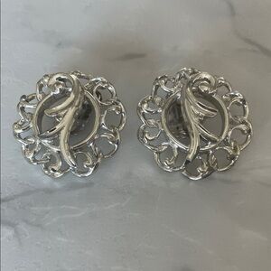 Vintage Sarah Coventry clip-on earrings silver-tone